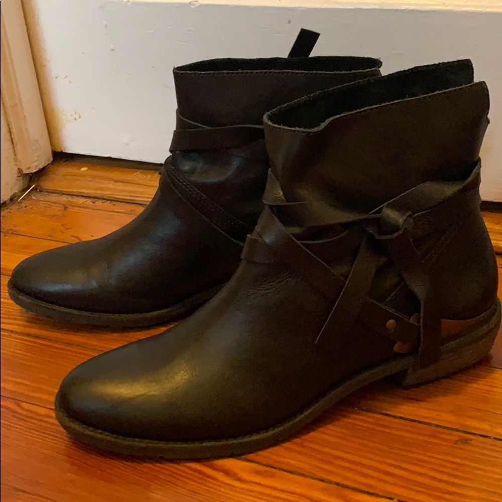 Wrap tie booties from Matisse